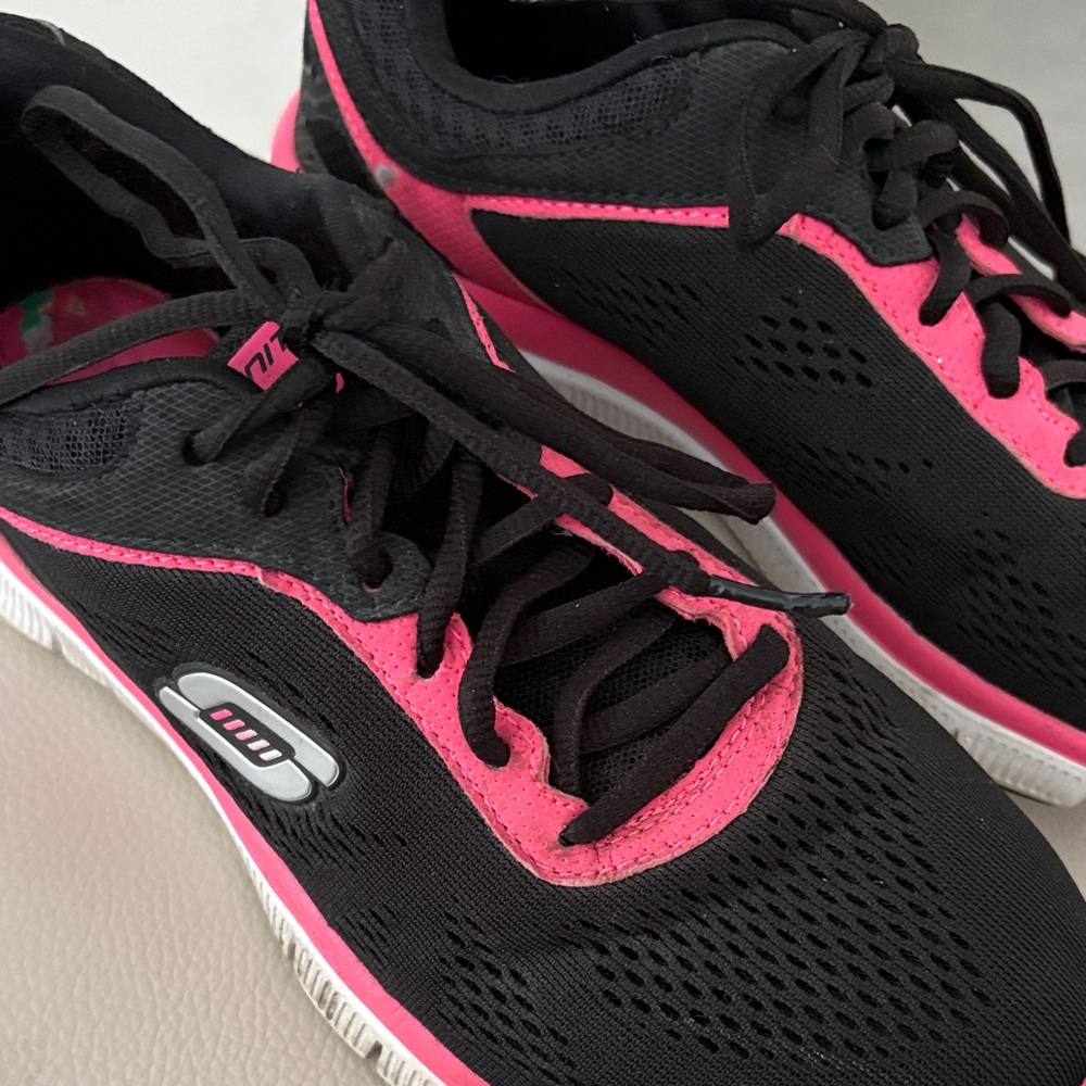 Dynamic Black and Pink Women's Athletic Shoes